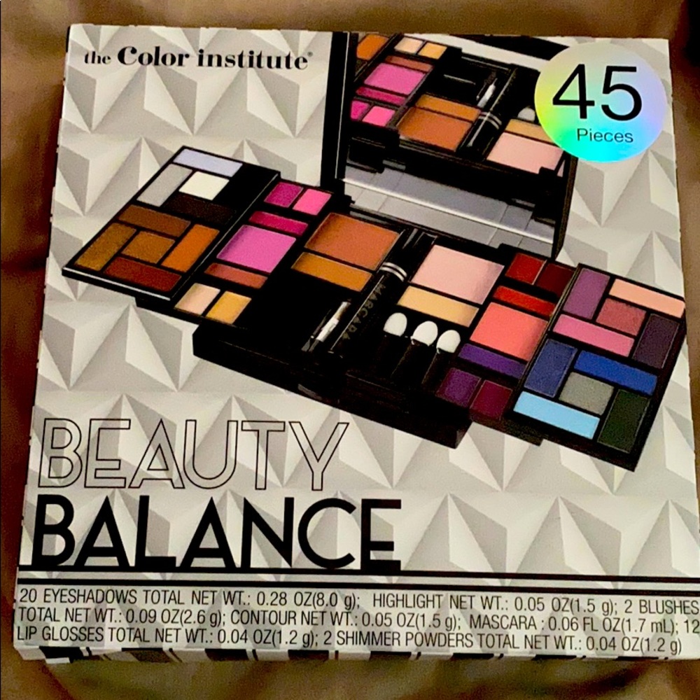 Brand new 45 piece make up set